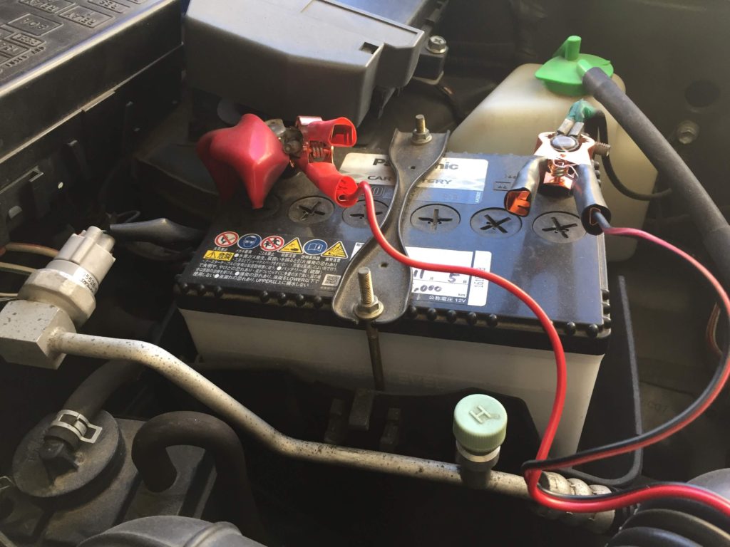車のバッテリーの充電方法｜小型の充電器が便利すぎる。 | ソロニワ