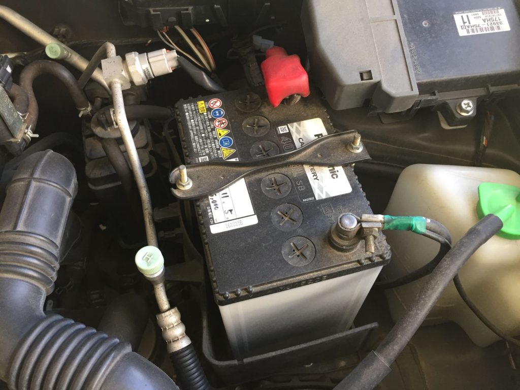 車のバッテリーの充電方法｜小型の充電器が便利すぎる。 | ソロニワ
