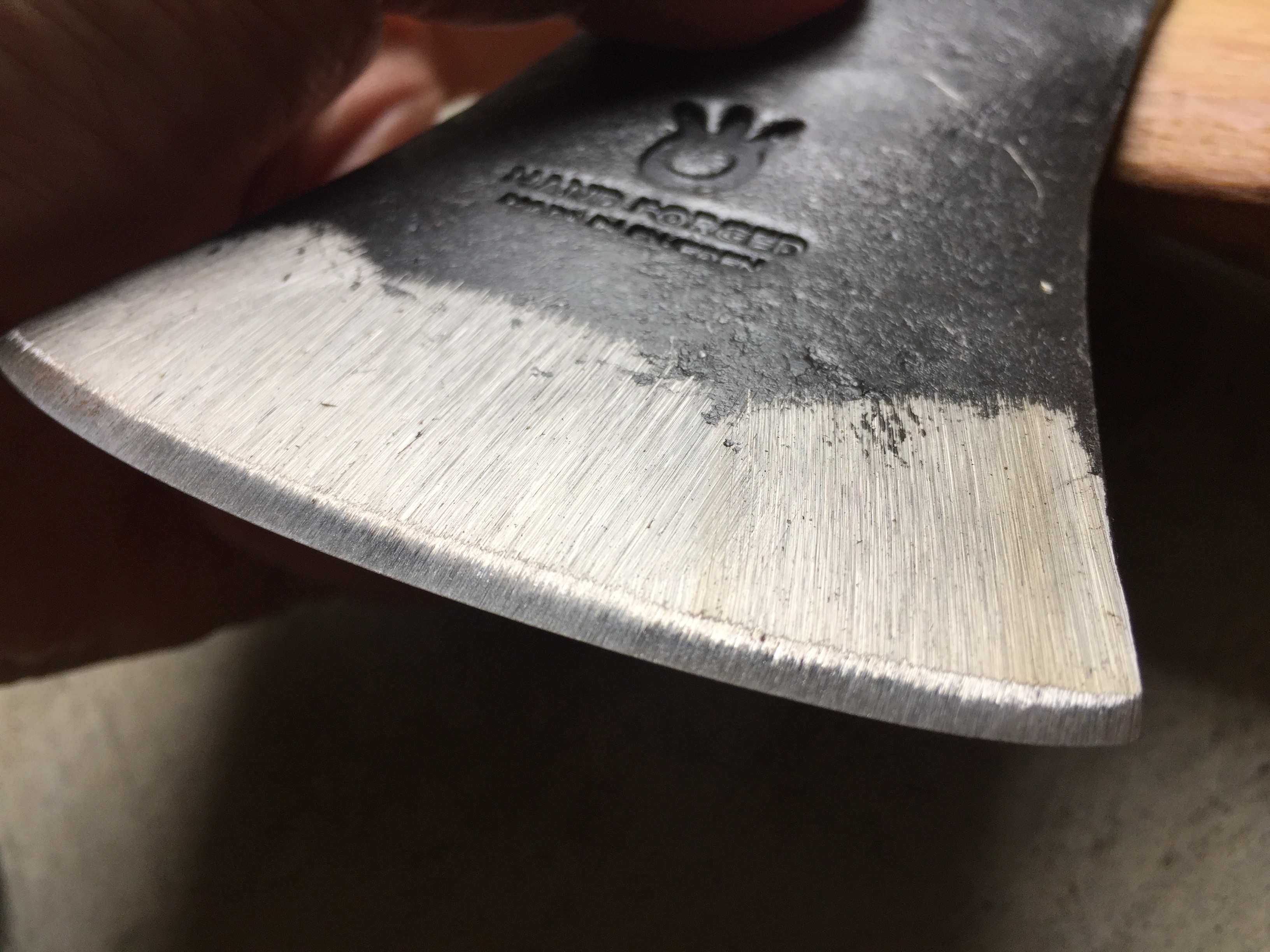 【レビュー】ハスクバーナの手斧 （38cm）は想像以上に凄かった！→「安価で高品質」 | ソロニワ